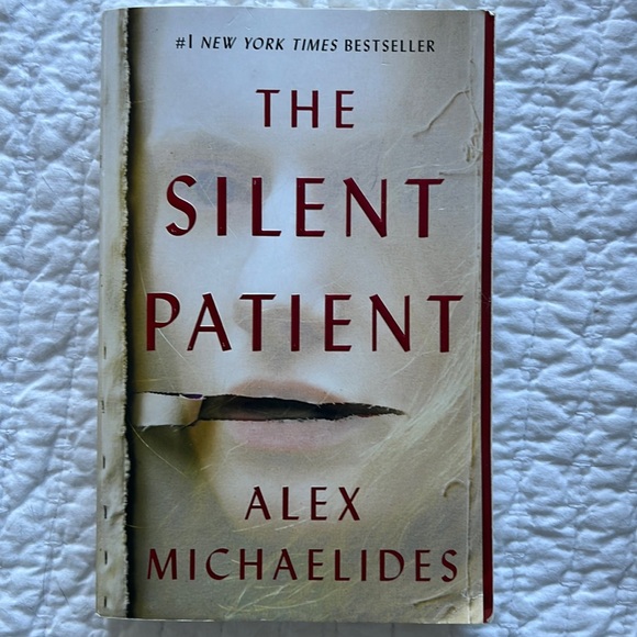 Silent Patient by Alex Michaelides - Picture 1 of 2